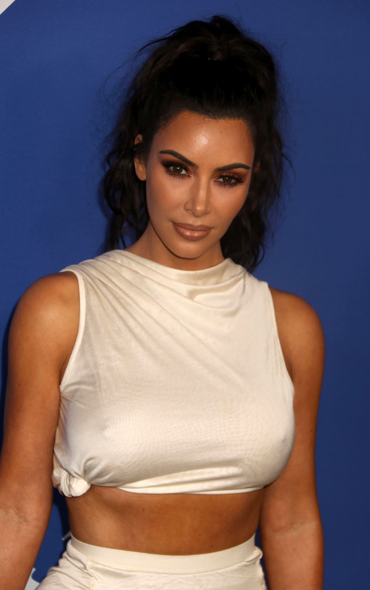 “Para mí ahora es un viaje estar aquí arriba recibiendo un premio de modas cuando es algo que siempre he deseado tanto, así que muchas gracias, significa mucho para mí”, culminó su mensaje.