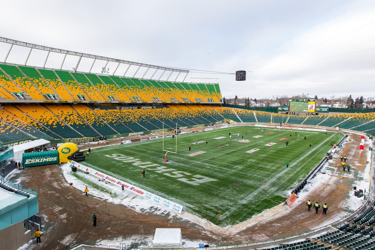La última sede canadiense es el Commonwealth Stadium, ubicado en Edmonton. Este estadio se usa en la Canadian Football League para el equipo de los Eskimos. Tiene capacidad para 60 mil aficionados.