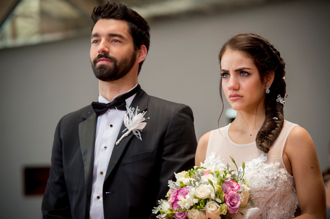 Él estaba seguro que su futuro estaba asegurado con su matrimonio.