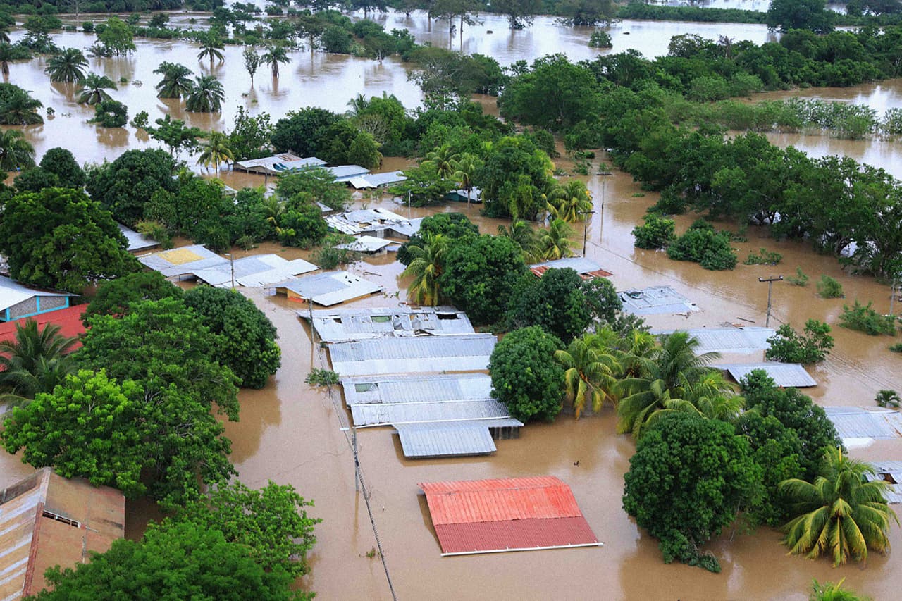 Muchas personas ya habían abandonado sus hogares después del paso de Eta, con una trayectoria similar.
