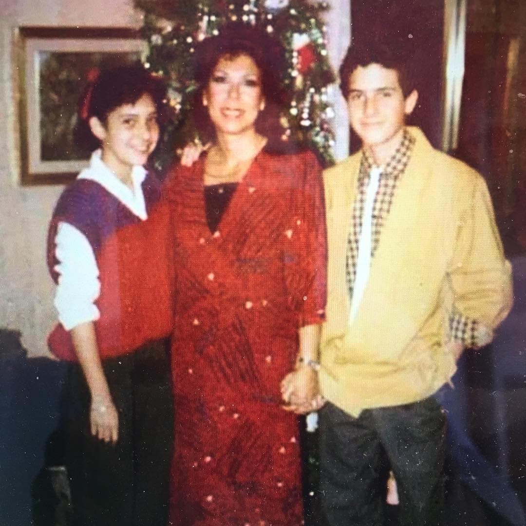 En una llamada telefónica a Despierta América, Doña 
<a href="https://www.univision.com/shows/despierta-america/mama-por-fin-te-encuentro-la-simpatica-reaccion-de-carlos-calderon-al-escuchar-la-voz-de-su-madre-video" target="_blank">Merle describió a Carlos</a> como un "gran ser humano, siempre presente y tomando la vida con entusiasmo y coraje".