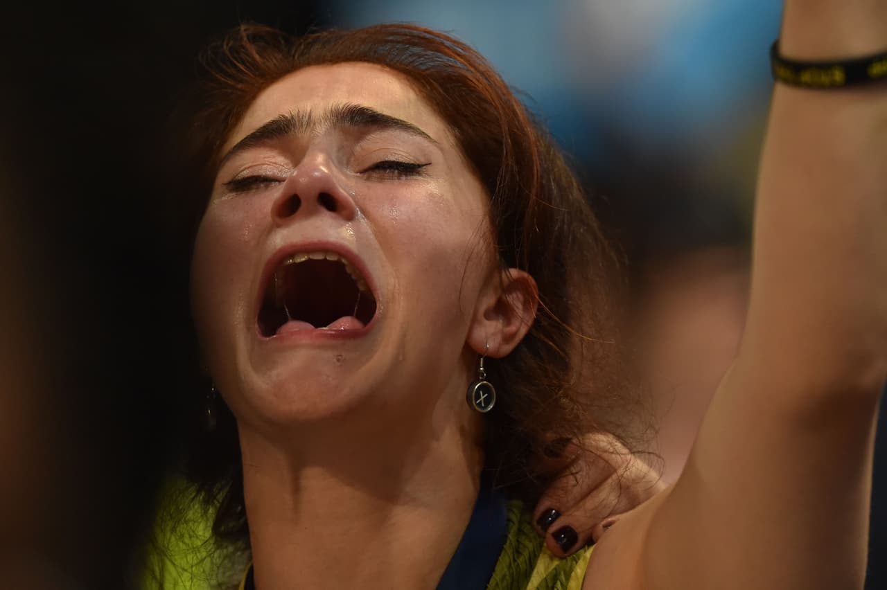 En medio de la frustración de sus seguidores, Sanders llamó a votar por Hillary Clinton para evitar que Donald Trump llegue a la Casa Blanca.