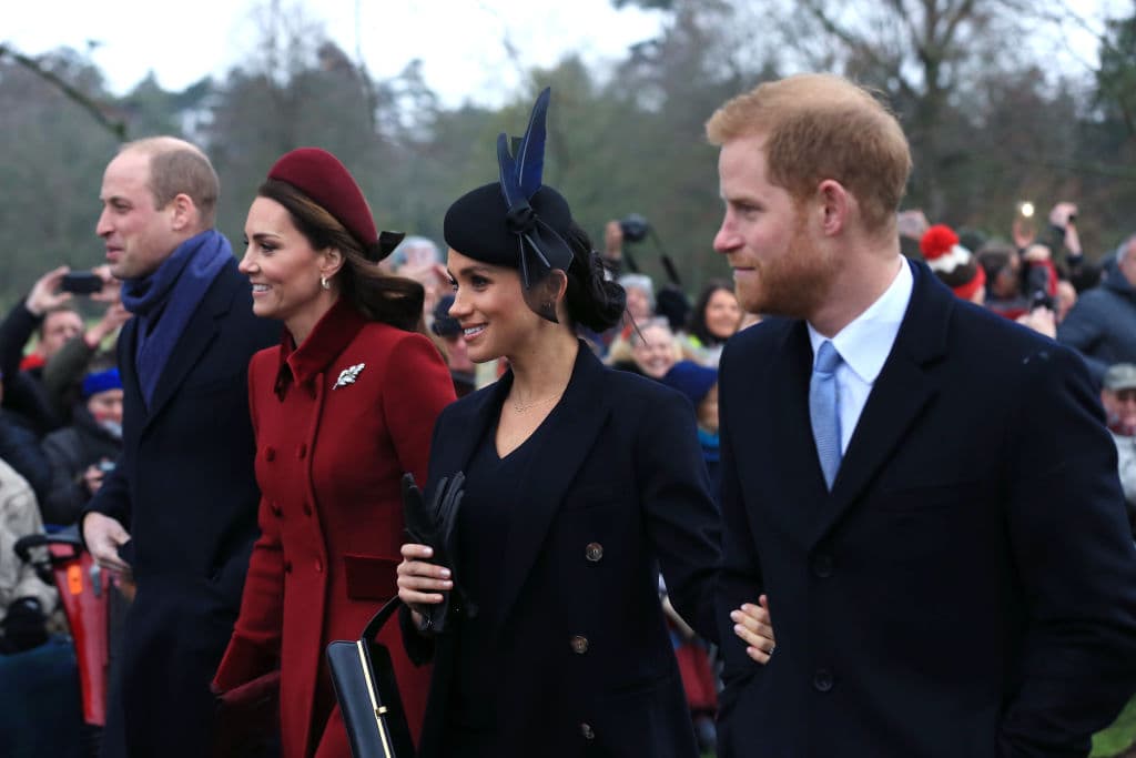 El príncipe William, la duquesa de Cambridge Catherine, la duquesa de Sussex Meghan y el príncipe Harry después de acudir a la misa del día de Navidad en la iglesia de St Mary Magdalene en King's Lynn, Inglaterra, este 25 de diciembre.