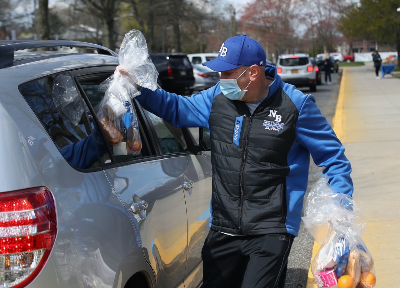 Los sitios de comidas de AISD servirán paquetes de comidas gratis para siete días antes del receso el jueves 17 de diciembre.