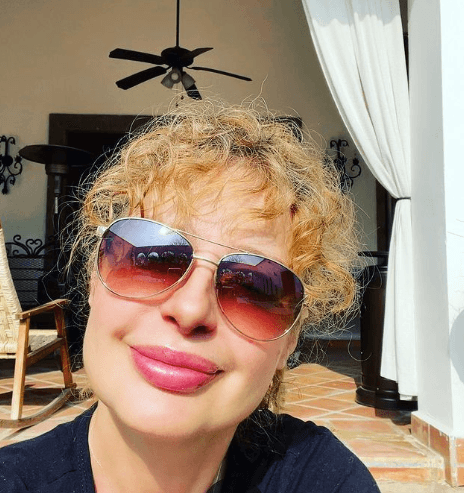 Benedek, de 51 años de edad, ha participado en programas como ‘Amigas y rivales’, ‘Hasta que el dinero nos separe’ y La Usurpadora, donde trabajó de la mano de artistas como Sandra Echeverría y Andrés Palacios.