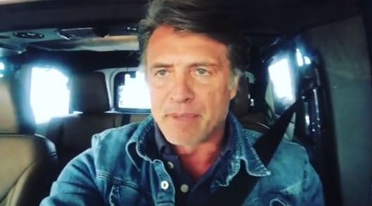 Ante este panorama, Origel cuestionó al actor si se siente solo a lo que él respondió: "Sí, definitivamente, sí. ¡Claro! Obviamente sí, pero yo creo que toca [...]".