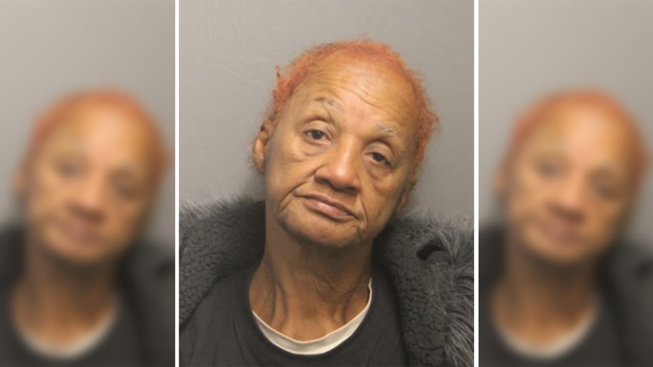 Shearly Gaines, de 69 años, fue detenida días después del hallazgo del cuerpo de Brown.