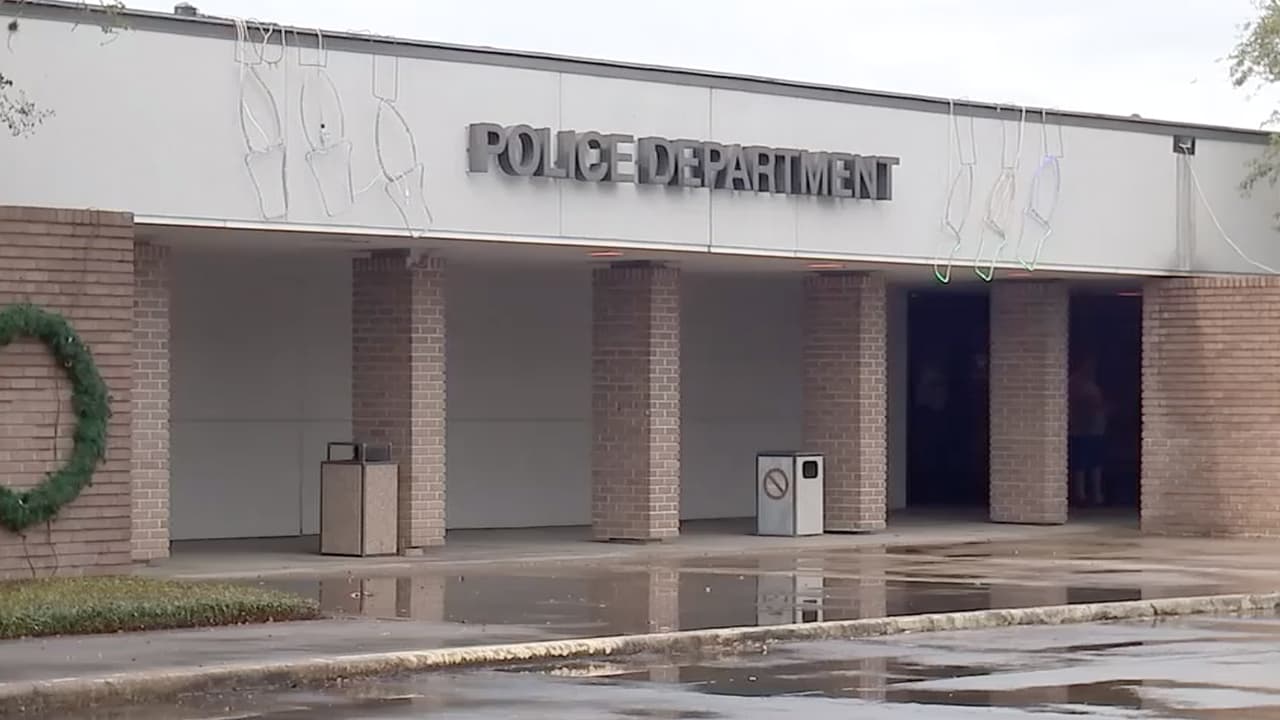 La demanda también señala a varias personas de negligencia, argumentando que sabían sobre el plan para atacar a Hagan.