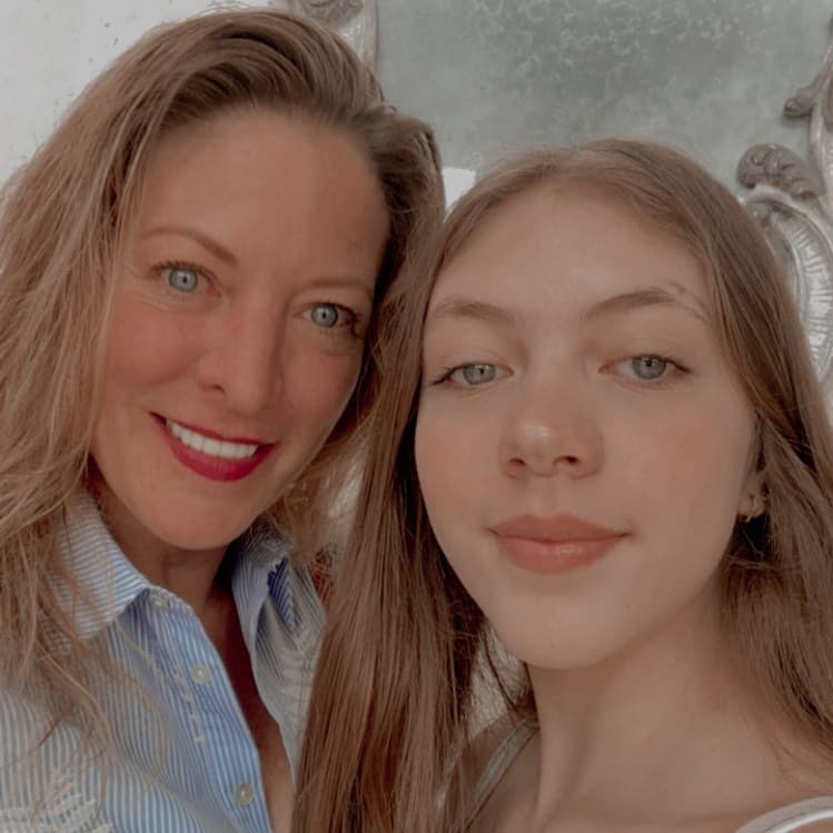 En cambio, recientemente señaló en el programa mexicano 'Ventaneando', que le dará carta abierta a su hija de iniciar un 
<b><a href="https://www.univision.com/famosos/jorge-salinas-hija-no-reconocida-andrea-noli">proceso legal para ser reconocida por Jorge Salinas</a></b> cuando sea mayor de edad.