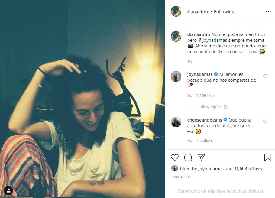 El 17 de febrero Atri confesó que no le gusta aparecer en las fotos, a lo que Huerta contestó: "
<b>Mi amor, es pecado que no nos compartas de ti</b>".
<br>