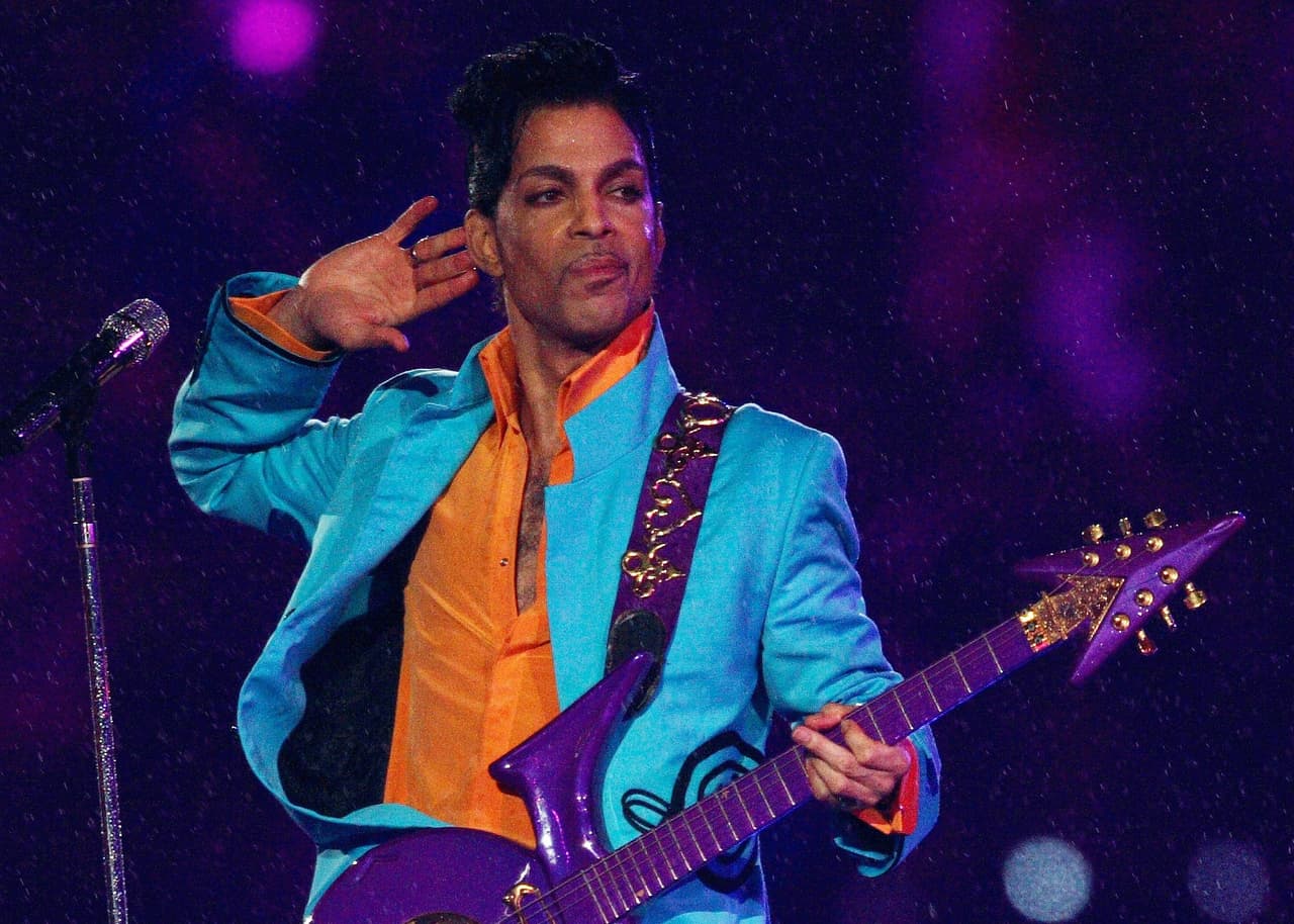 5 pies y 2 pulgadas era la estaura del músico, por esta razón tuvo que soportar las burlas de otros niños durante varios años.