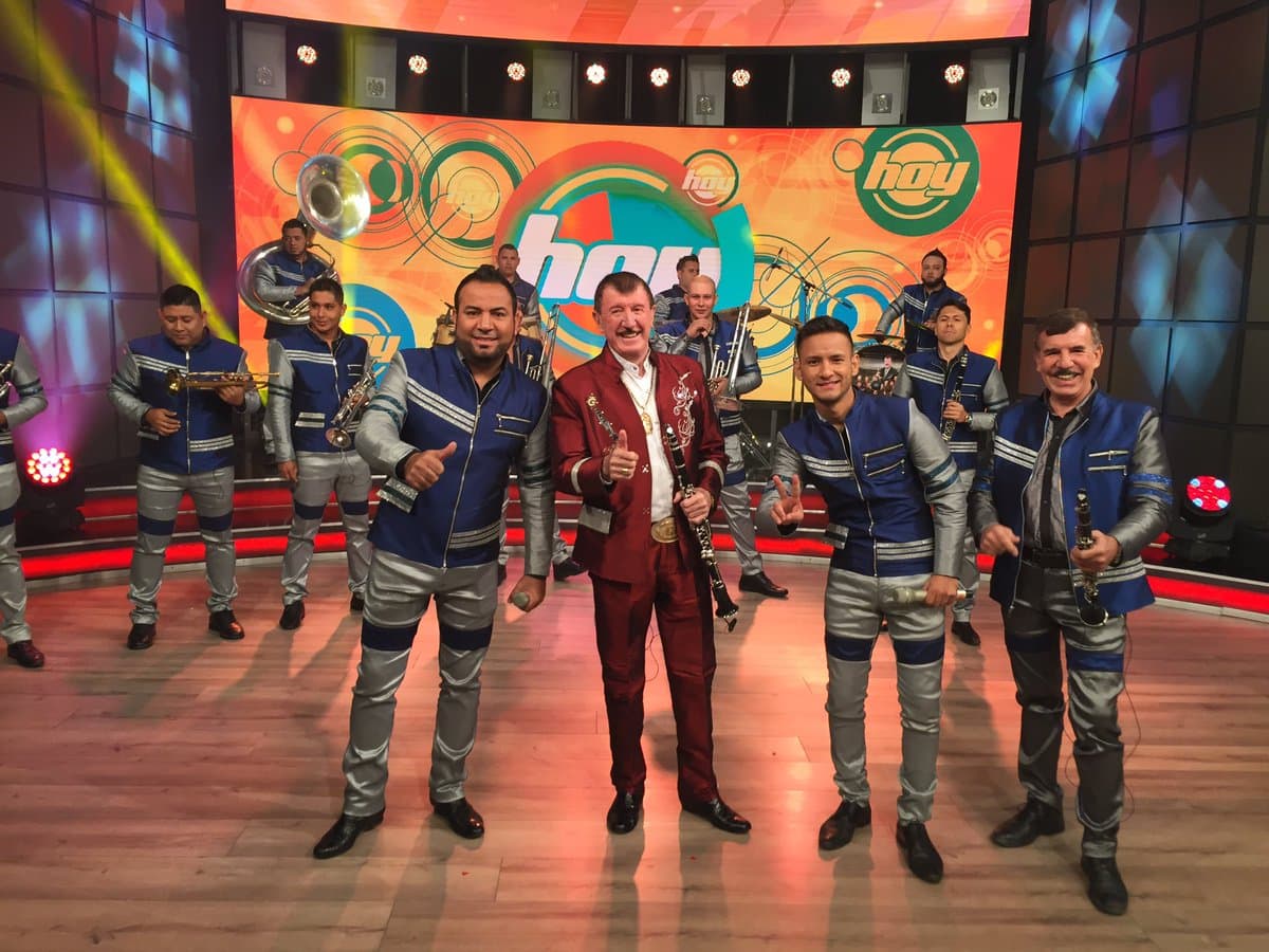 Tuvimos el gran honor de recibir a Germán Lizárraga con su Banda Estrellas de Sinaloa y nos presentaron su último sencillo: 'No te preocupes por mí'.