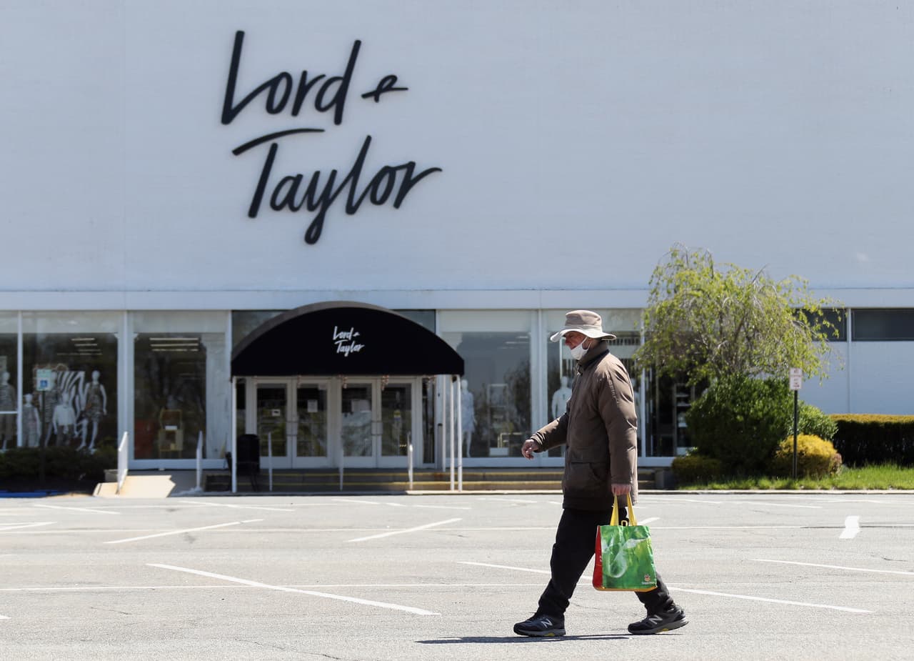<b>Lord & Taylor.</b> Abrió sus puertas en 1826 y es considerada la tienda por departamentos más antigua del país. Cerró en gran parte debido al covid-19 pero desde antes sufría el mismo problema que otras cadenas: menos gente en los centros comerciales a medida que aumentaban las compras en línea. Fue vendida en 2006 a una firma de inversiones por más de mil millones de dólares, y en 2019 la empresa de alquiler ropa Le Tote la compró por alrededor de 71 millones. En agosto de 2020 comenzaron a liquidar las tiendas.