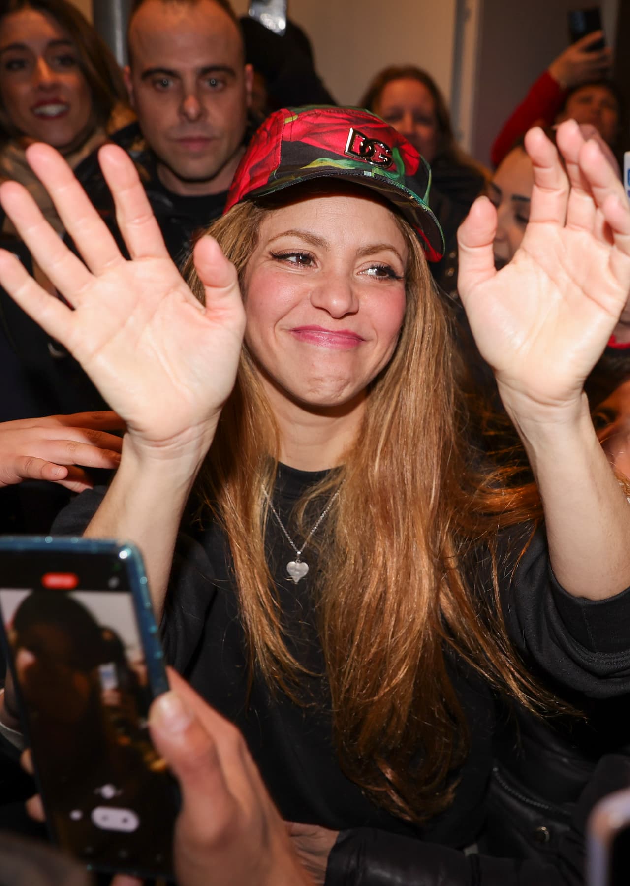 Por lo que decidió bajar unos minutos para abrazarlos y tomarse algunas fotos con ellos.
<br>