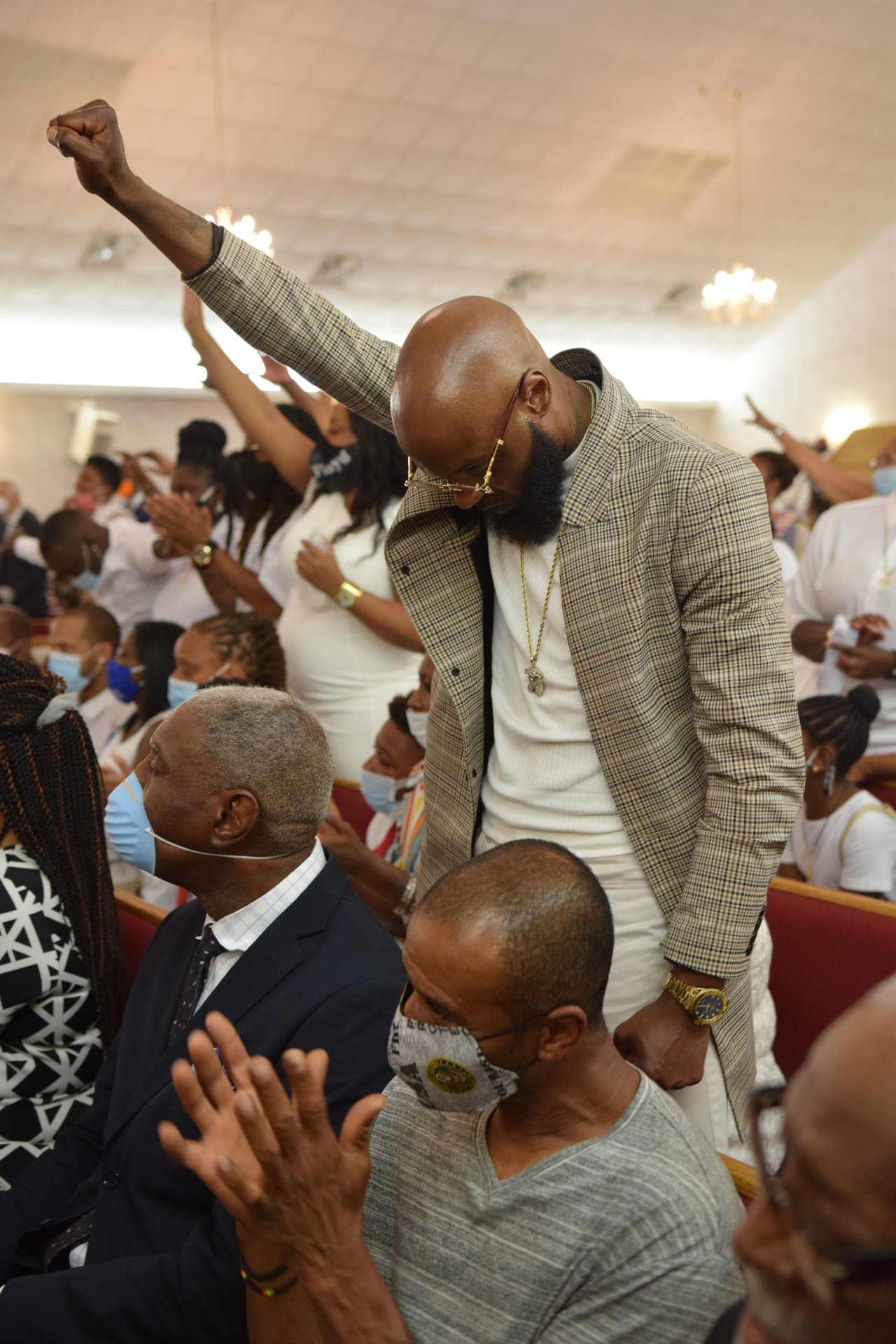 Miles de personas le dieron el último adiós a Floyd en Raeford, Carolina del Norte.