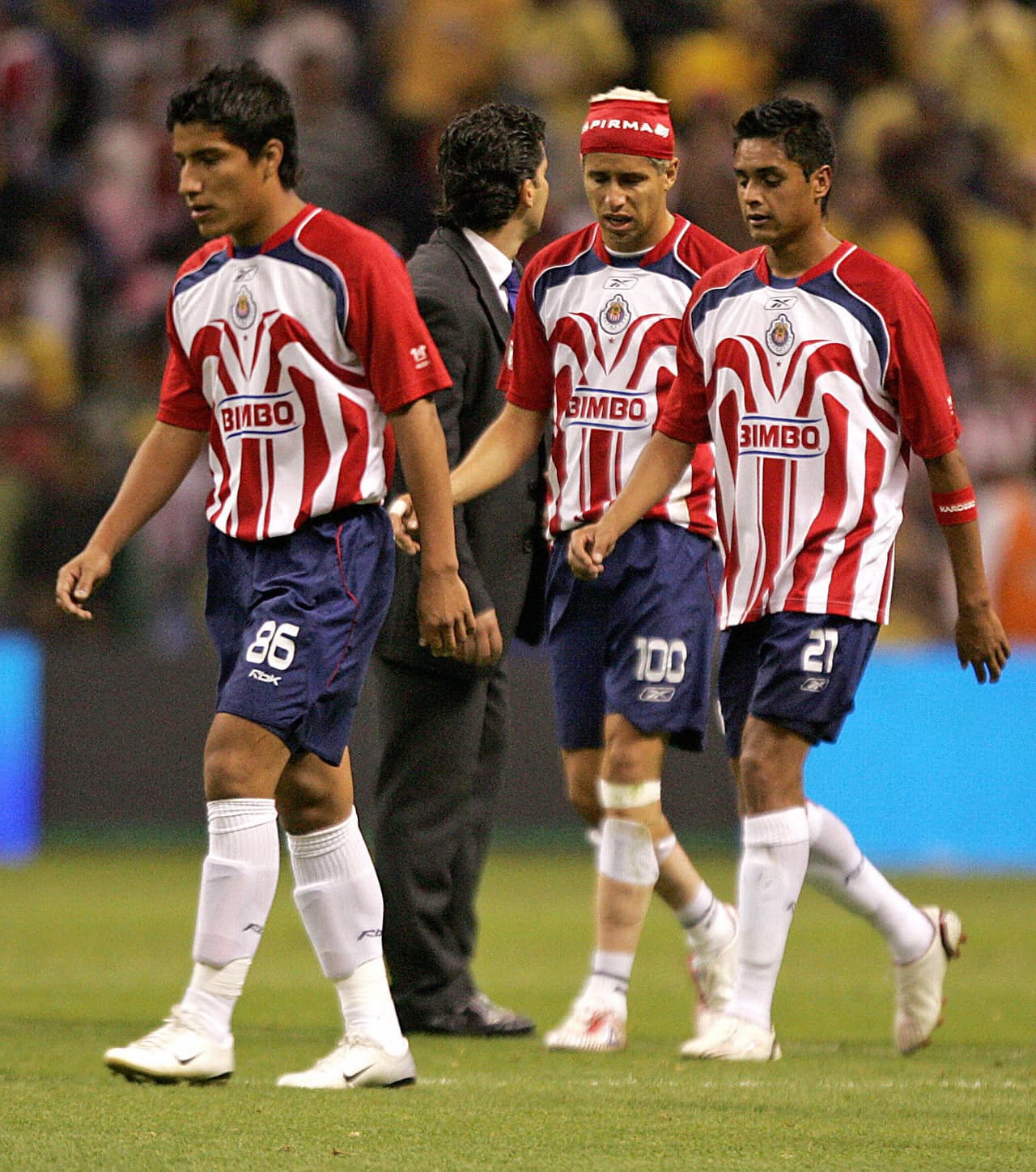 Chivas cayó 1-0 en los partidos de ida y vuelta en las semifinales contra América en el Clausura del 2007, con lo que no pudo defender su título. Pachuca salió campeón.