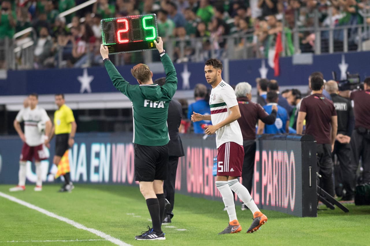 Con Araujo lesionado, Osorio envió al campo a Diego Reyes para ocupar su lugar.