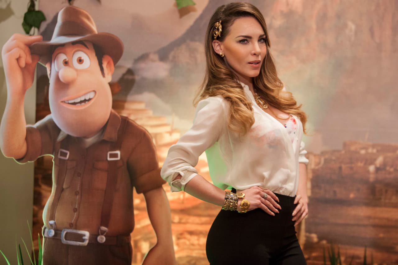 La cantante y actriz Belinda tuvo un noviazgo con Giovani dos Santos, que cayó rendido ante la bellaza, la ternura y la frescura de la mexicana nacida en España. El jugador del 'Tri' al final no terminó bien su relación con esta mujer, cuyo atractivo es casi magnético.