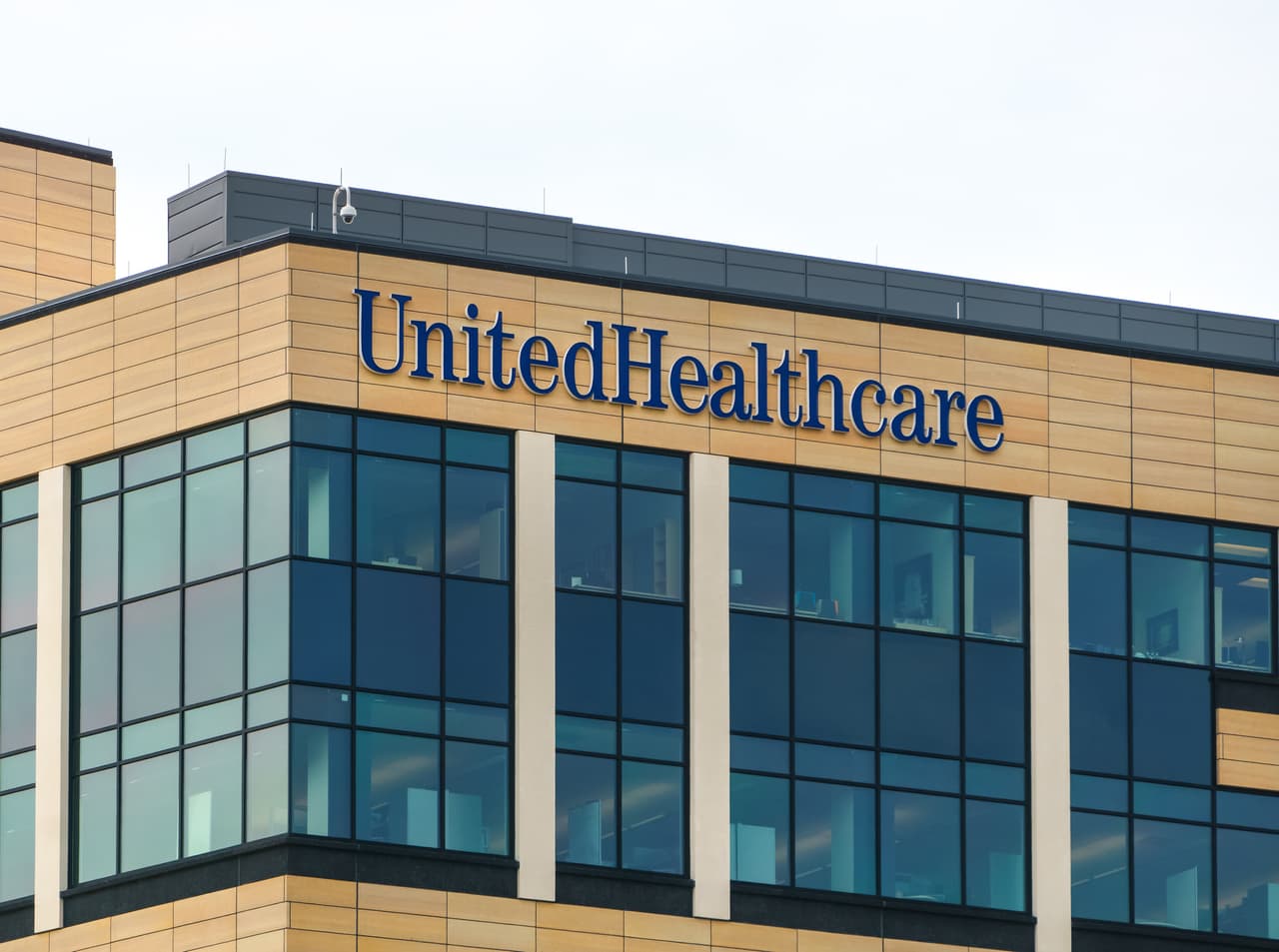 <b>Puesto 19. UnitedHealth Group</b>
<br>
<br>Localización: Estados Unidos.
<br>
<br>Área: cuidado de la salud.
<br>
<br>Capitalización de mercado: 352,000 millones de dólares.
<br>
<br>La localización de la empresa indica el lugar donde se encuentra su sede principal. Esta lista se realizó en base a la data recopilada por PwC,
<a href="https://www.visualcapitalist.com/the-biggest-companies-in-the-world-in-2021/"><u>una compañía que evalúa riesgos y estrategias para los inversionistas</u></a>.
<br>