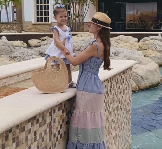 <b>Marlene Favela </b>
<br>Ella se tomó un breve descanso de la telenovela La Desalmada (2021), para ir a la playa con su pequeña hija Bella.