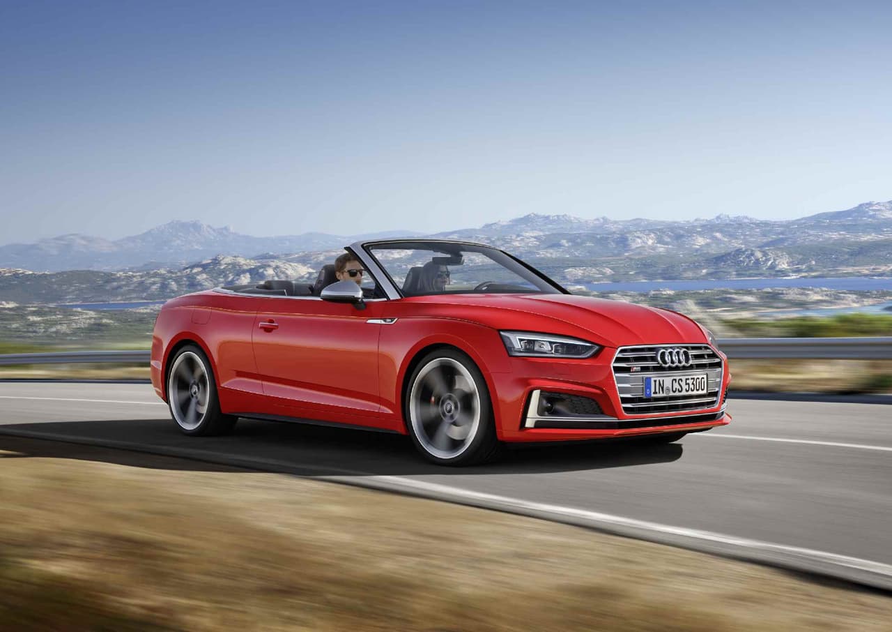 De manera
<b>estándar</b>, el
<b>Audi S5 Cabriolet</b> posee una
<b>transmisión tiptronic de ocho velocidades</b> y la tracción integral
<b> 'quattro' </b>de la marca de los cuatro anillos.