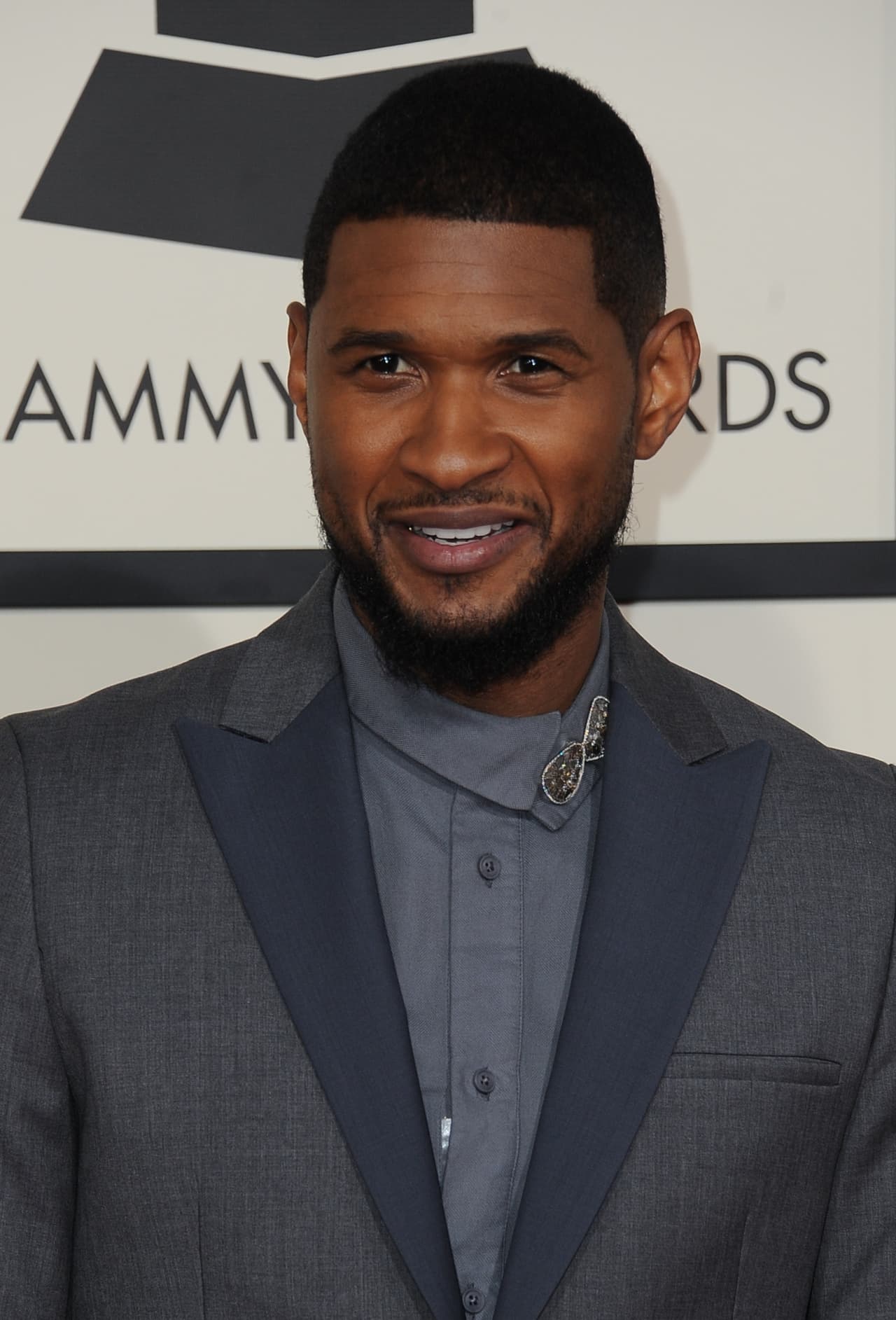 Usher El cantante la mayor parte del tiempo opta por una barba de candado muy bien cuidada. El papá de dos niños luce muy bien con este estilo.