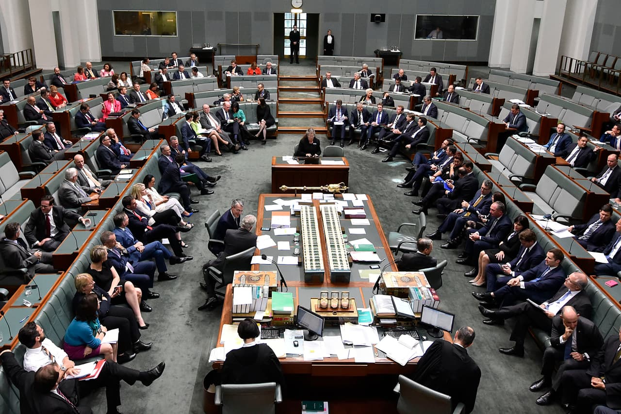 Poco después, en un emotivo discurso ante el Parlamento de Australia, el entonces primer ministro John Howard afirmaba que el país estaba decidido a no parecerse a EEUU. Entre 1979 y ese año Australia había experimentado 13 tiroteos son saldo mortal. 
<br>
<br>