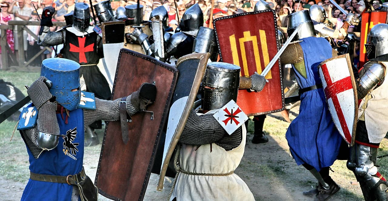 <b>Afortunadamente, en este año, es una buena señal.</b>
<br>El viernes 13 viene a ser el equivalente de nuestro martes 13, sobre todo dentro del mundo anglosajón. Sin embargo, la superstición del número 13 está más generalizada de lo que pensamos. Su origen es dudoso, algunos lo atribuyen al asesinato de los Templarios un viernes 13 de 1307.