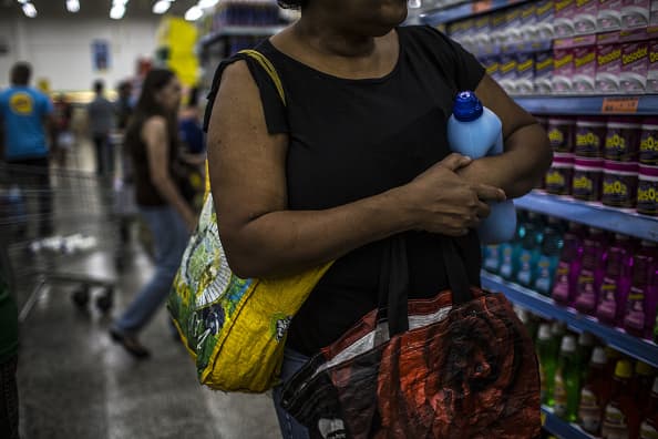 Pan, (4), leche (2), leche en polvo (2).