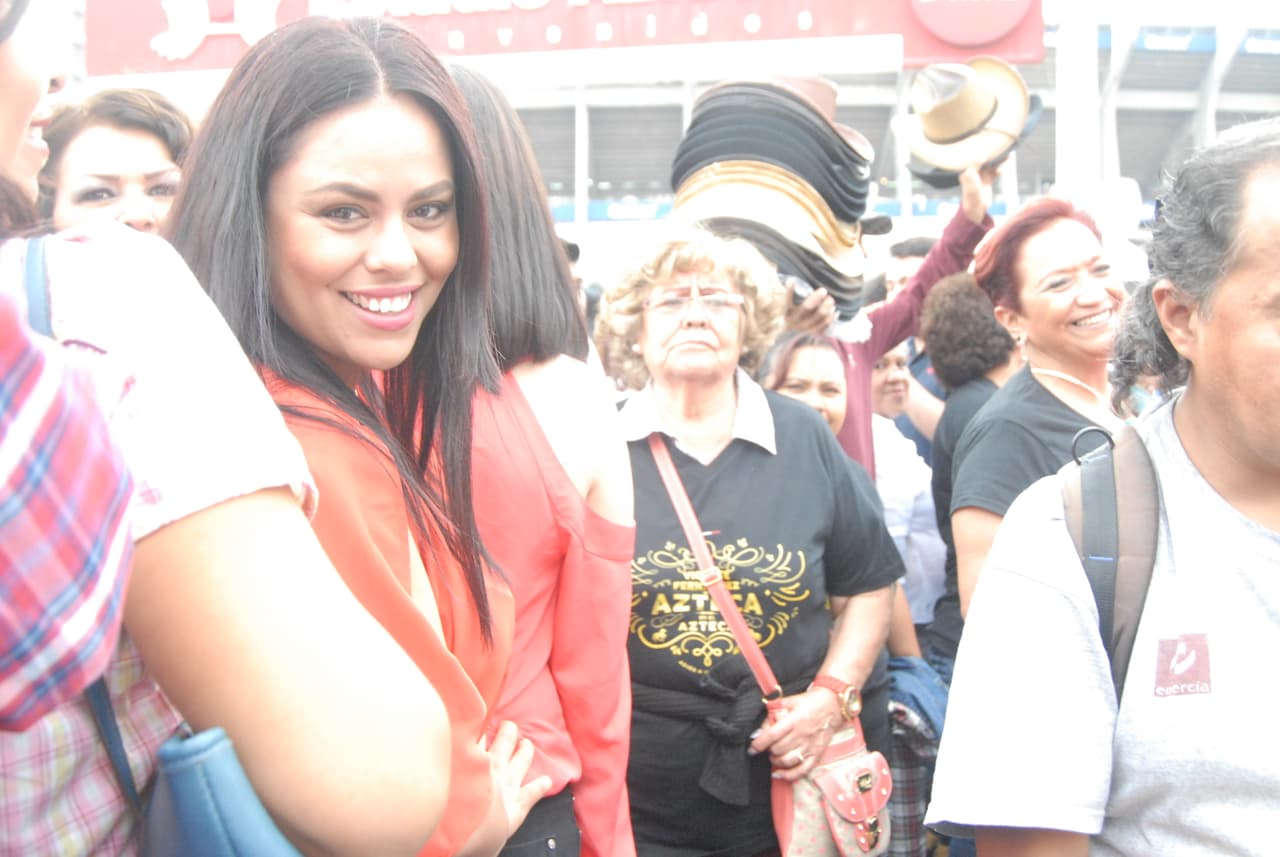 ¡Qué ojazos! Ella es originaria de Sonora y llegó al Estadio Azteca desde las 14:00 horas, todo para tener un buen lugar y disfrutar del concierto de su ídolo.