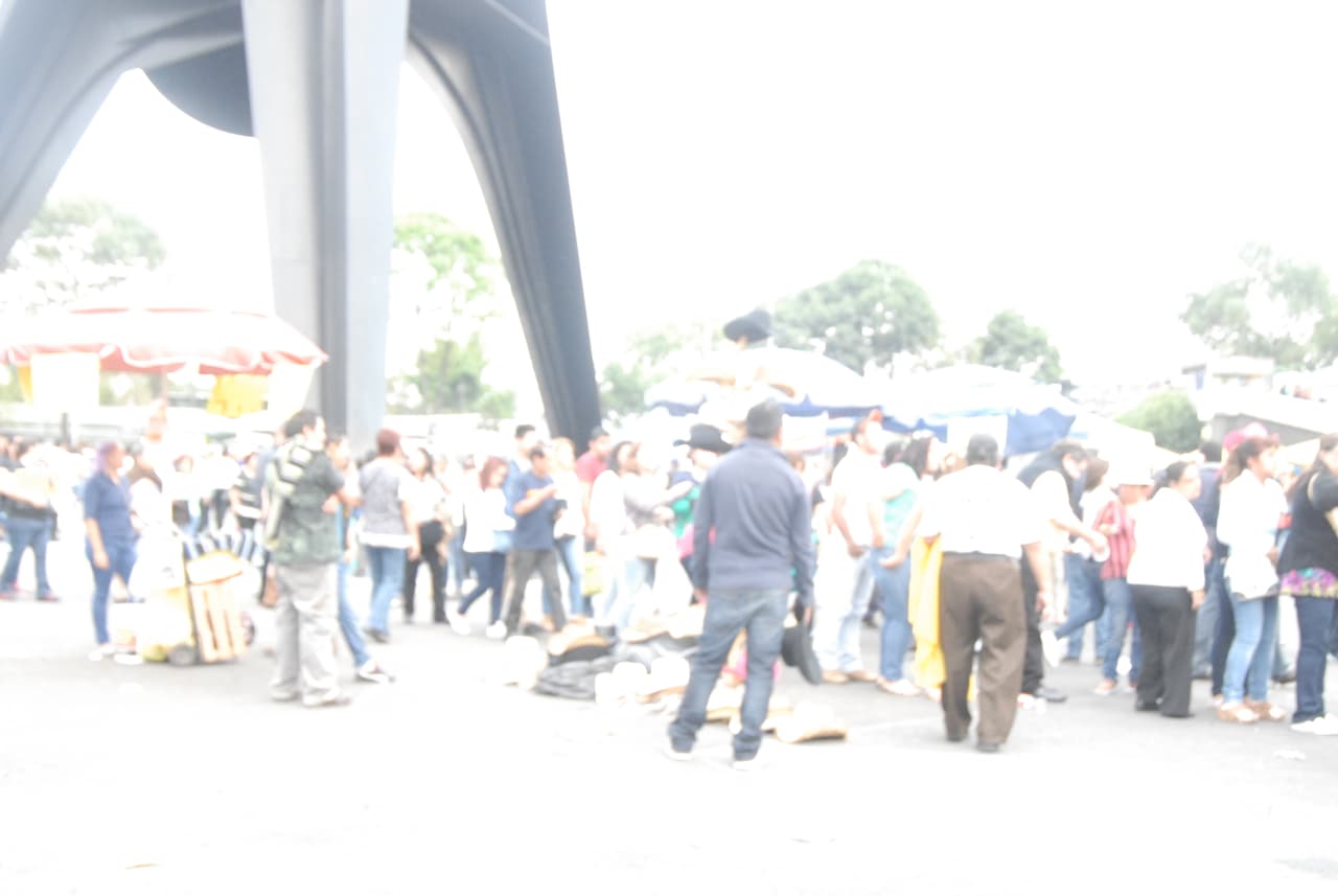 Las personas comenzaron a llegar desde muy temprano, pero el ingreso al estadio comenzó hasta las 6:30 de la tarde.