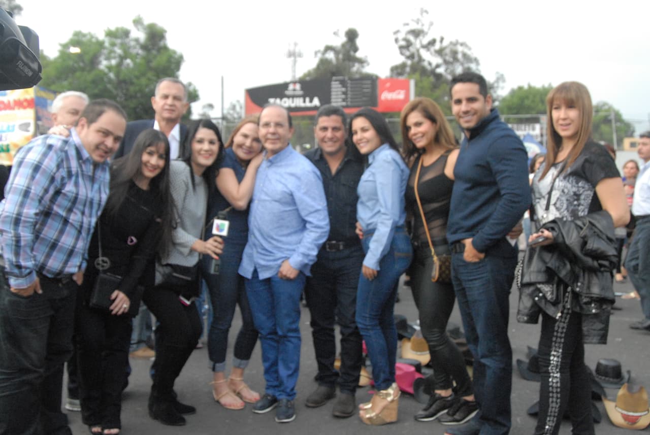 Ellos son un grupo de venezolanos que viajaron únicamente al show de Don Vicente.