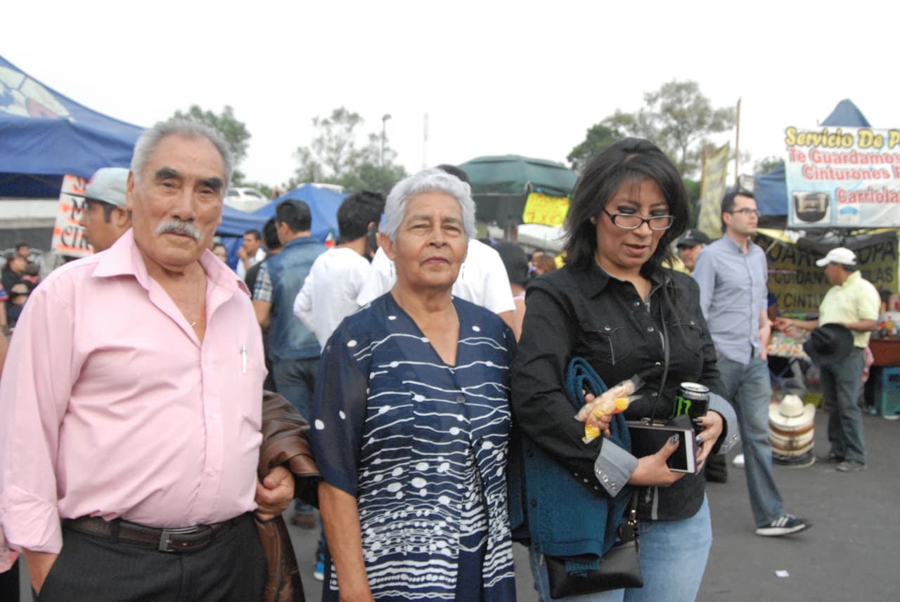 Ellos han seguido cada concierto de Don Chente, la más fan es la señora que está al centro. Ella nos contó que aún con lluvia nunca ha dejado de ver un sólo concierto de su ídolo.
