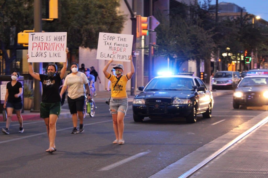 Tras las protestas que se llevaron a cabo en Tucson, 20 personas resultaron arrestadas. 
<br>