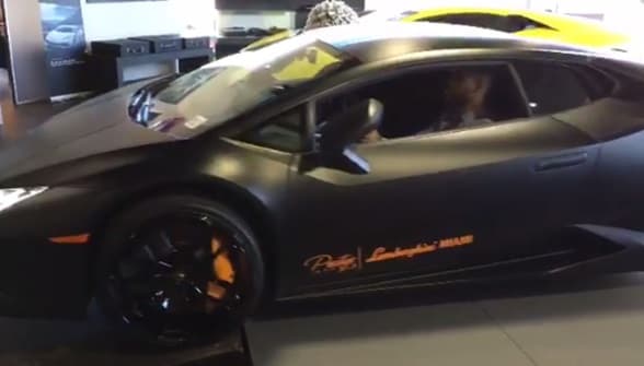 Lo cierto es que este flamante auto debió costarle una fortuna.