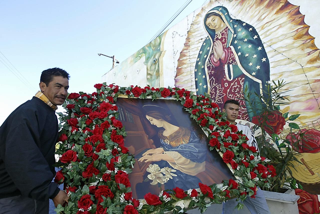 Por su lado, como el alcalde de Roma había prohibido sepultar los cadáveres de cristianos, Valeriano y su hermano Tiburcio se dedicaron a sepultar todos los cuerpos cristianos que encontraban, por lo que también fueron arrestados y martirizados hasta matarlos.