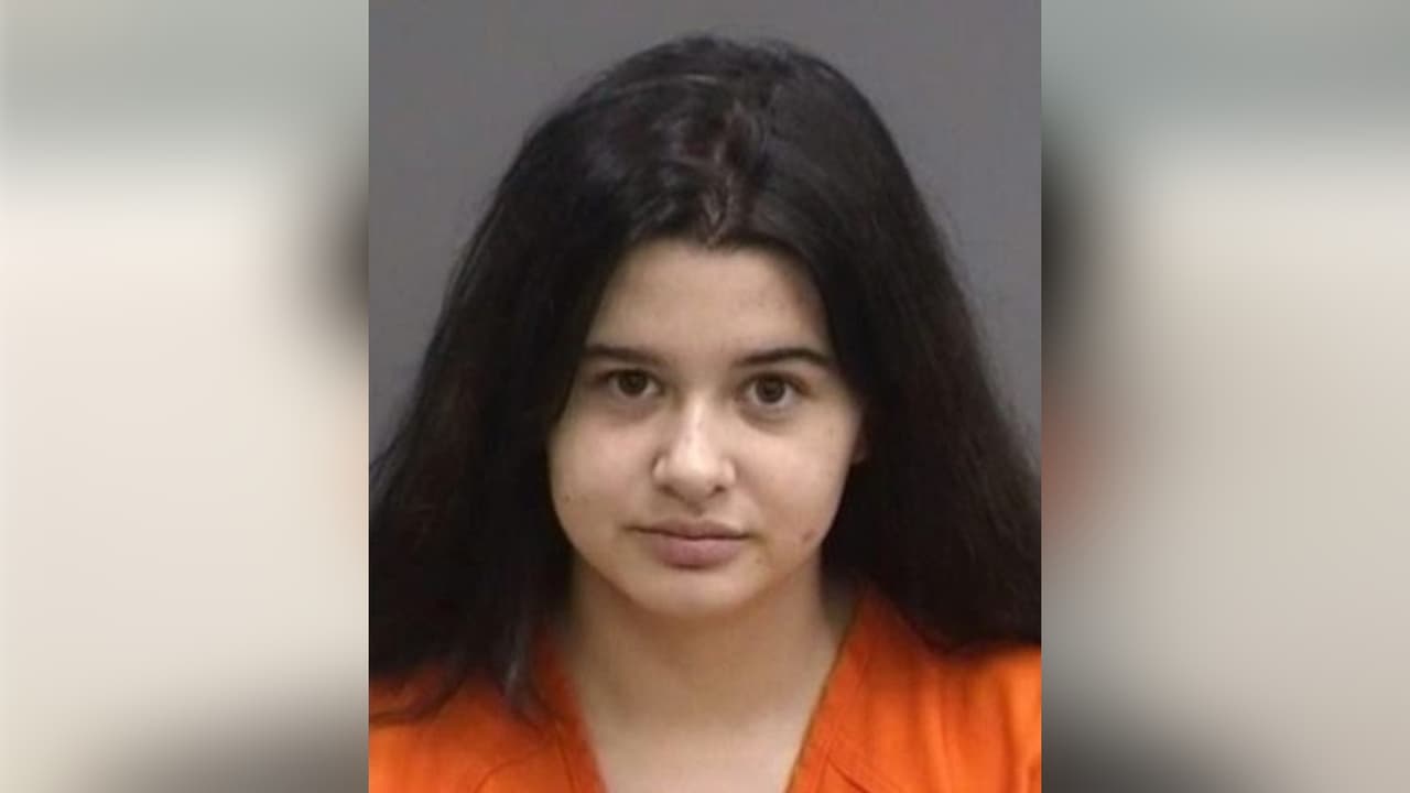 Una joven de 18 años de Florida es acusada de tener actividad sexual con su perro y grabarla y de distribuir pornografía infantil