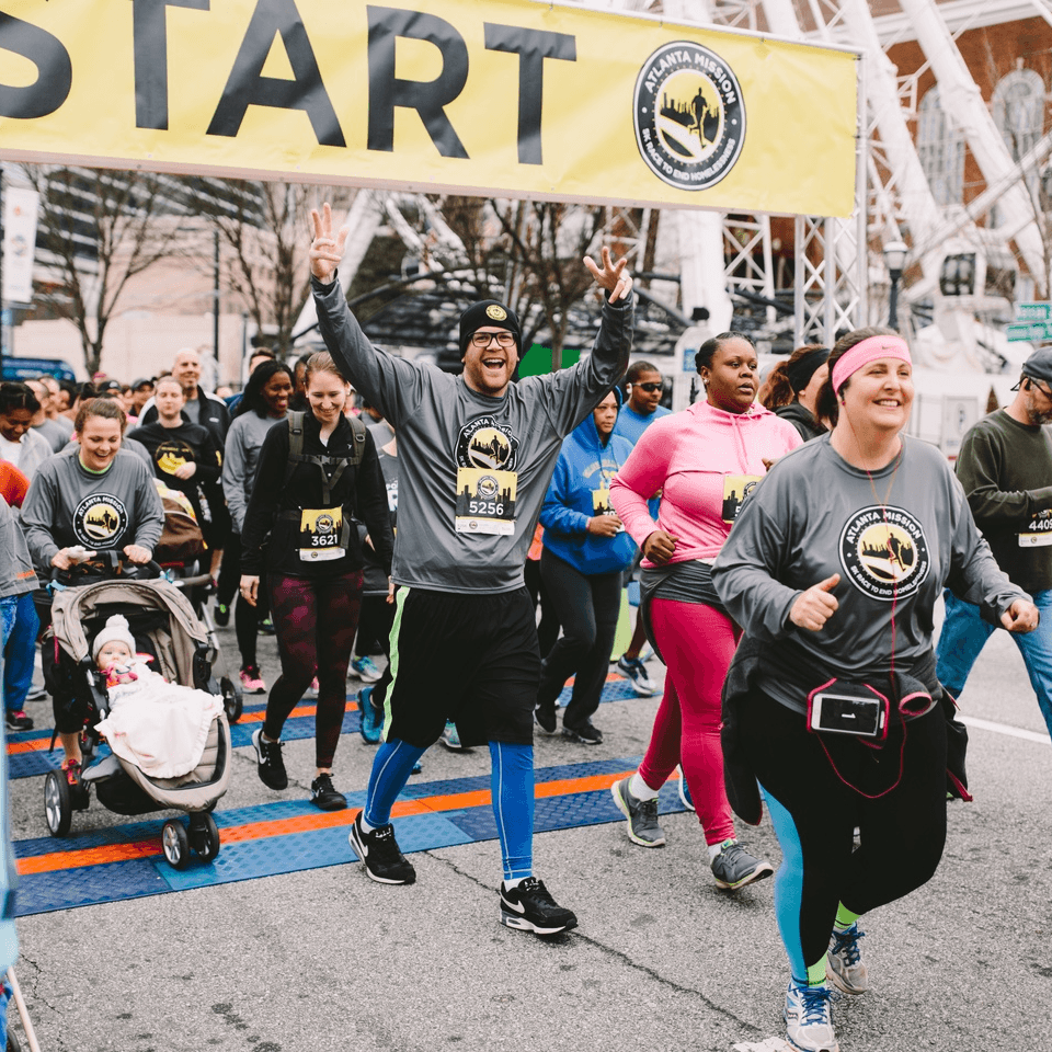 <b>Evento</b>: Atlanta Mission 5K Race to End Homelessness
<br>
<b>Fecha</b>: 17 de febrero
<br>
<b>Lugar</b>: Pemberton Place. 126 Ivan Allen Jr Blvd NW. Atlanta, GA
<br>
<b>Sitio web</b>:
<a href="https://atlantamission.org/race/">https://atlantamission.org/race/</a>
<br>
<br>Miles de personas saldrán a las calles del centro de Atlanta para participar en una carrera, en el frío, para apoyar a los desamparados que duermen en el frío. La tarifa de inscripción para la carrera cubrirá una noche de alojamiento y servicios para alguien que de otro modo pasaría la noche en el frío, en las calles.