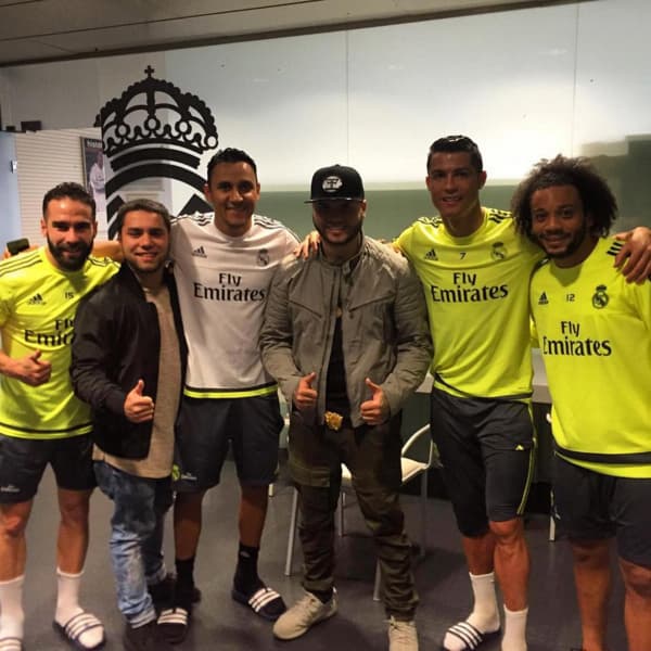 Allí recibió un regalito de su “hermano”, el futbolista portugués Cristiano Ronaldo.