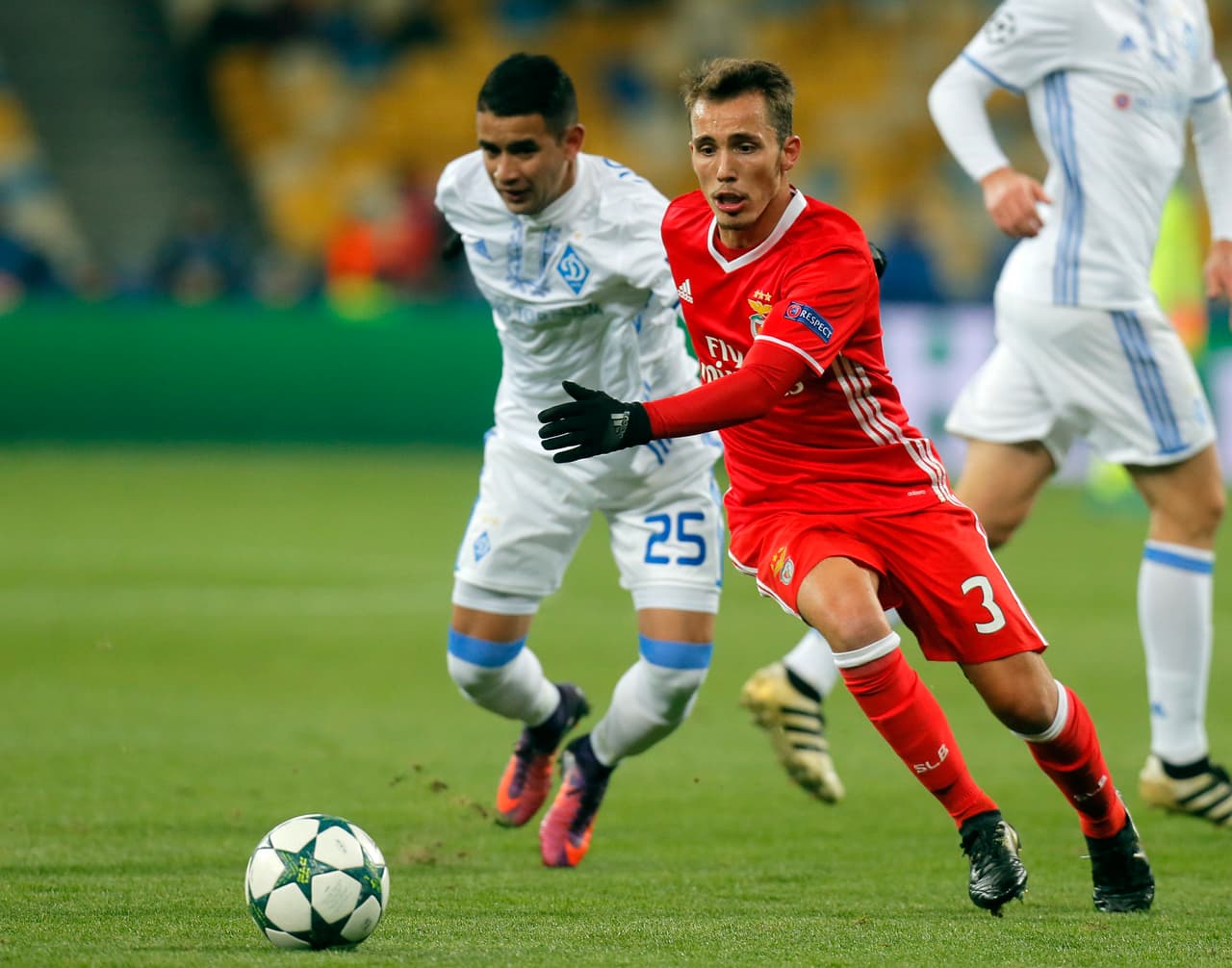 El español Alejandro Grimaldo (Benfica) podría regresar a La Liga para jugar con el Sevilla.