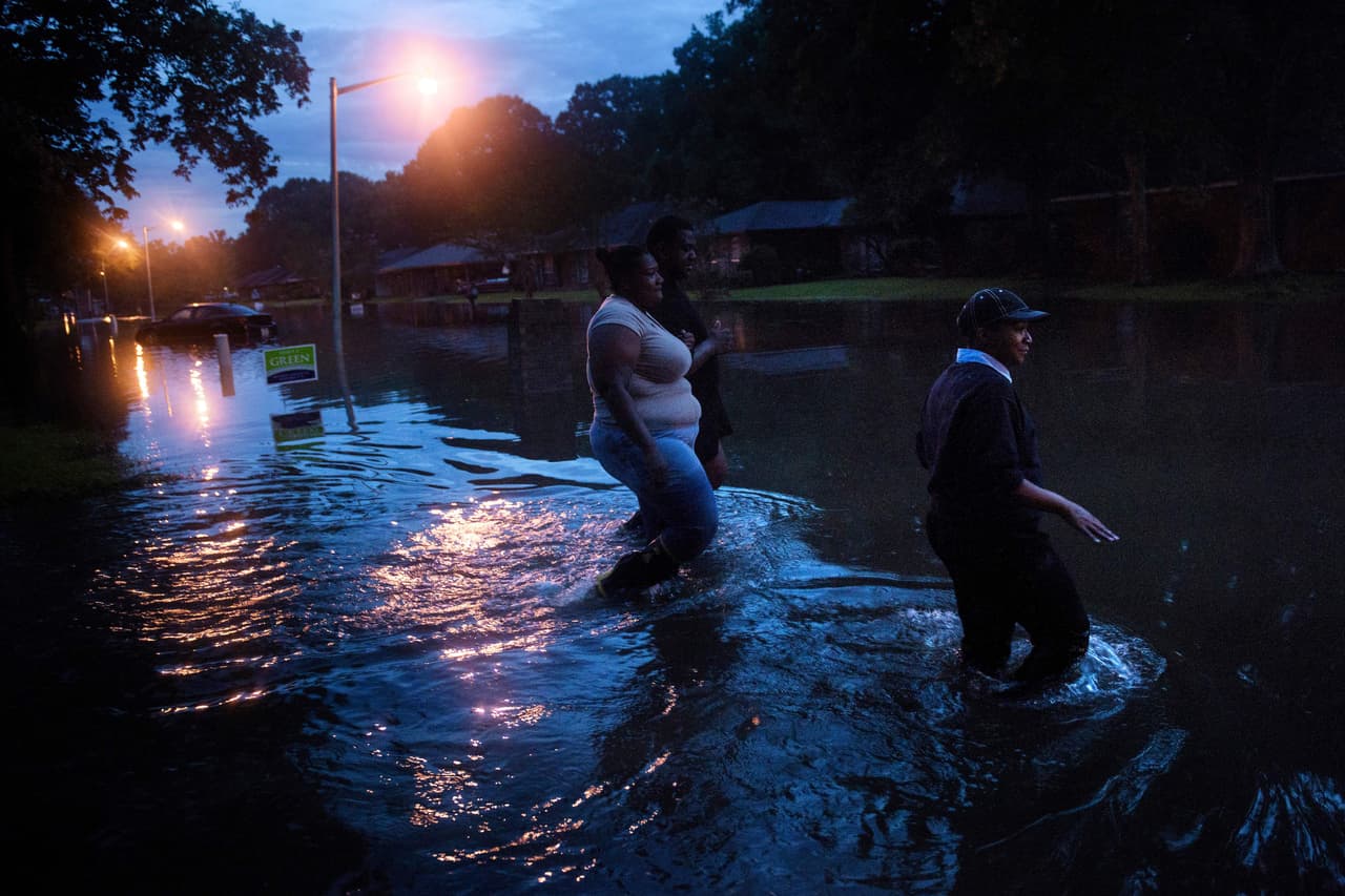 Las calles de Baton Rouge bajo el agua.