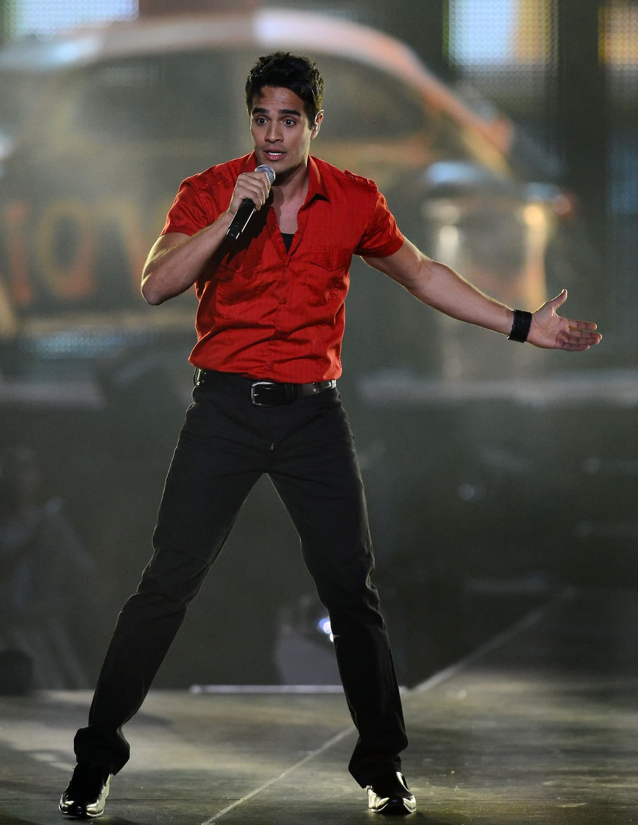 En 2012, el cantante fue seleccionado por Jennifer López para participar en el programa '¡Q'Viva! The Chosen', un show dedicado a la búsqueda de talento por Latinoamérica.