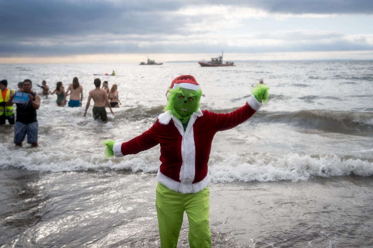 Los servicios de emergencia y personal médico permanecieron en el lugar durante todo el evento como medida de precaución.