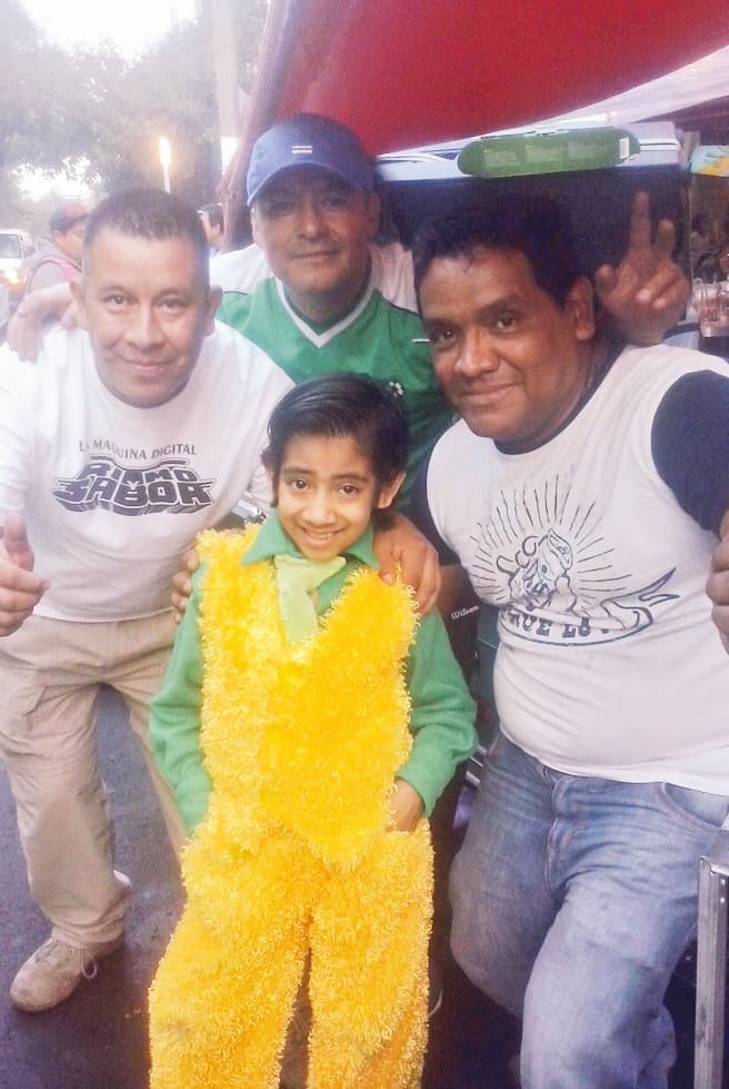 Brayan sigue siendo popular por su interpretación de Maradonio y saca provecho del cariño que la gente guarda por su personaje.