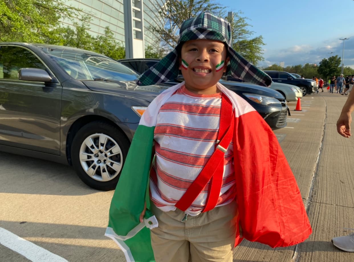 Este pequeño es la primera vez que ve en vivo a la 
<a href="https://www.univision.com/deportes/futbol/con-este-xi-el-tri-se-enfrentara-a-islandia-en-arlington-video">selección Mexicana de fútbol</a>.