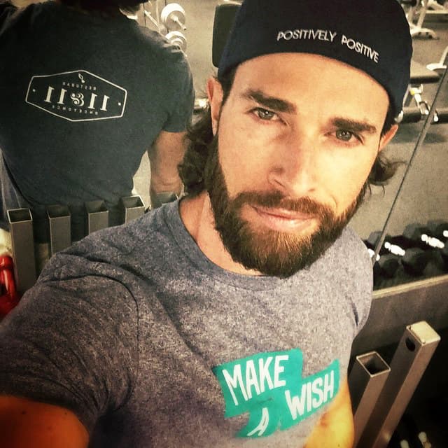 Y la elección fue de diez, ¡se ve mega guapo con ella!