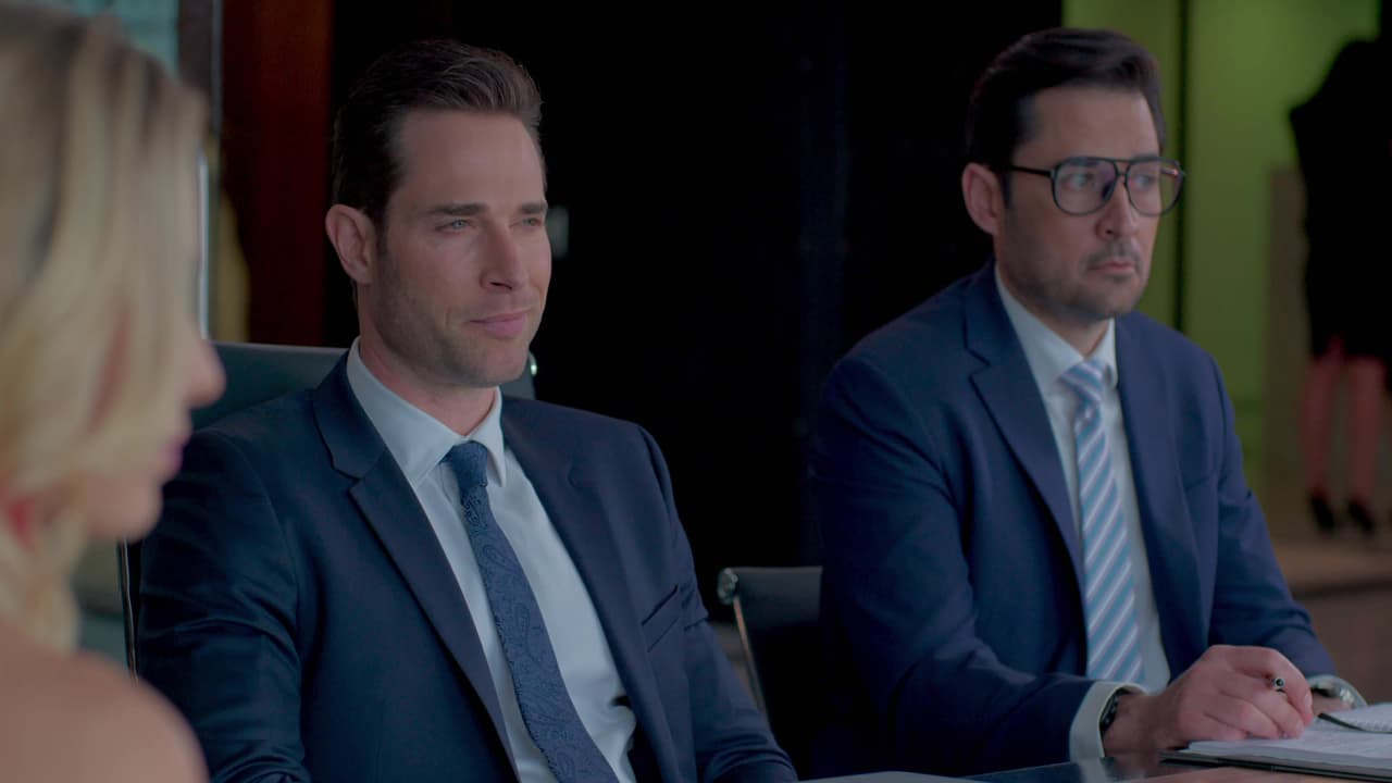 Solo que a diferencia de sus enemigos traficantes de drogas, Miguel no tiene gatilleros, él les hace frente mediante el uso de herramientas como la informática.