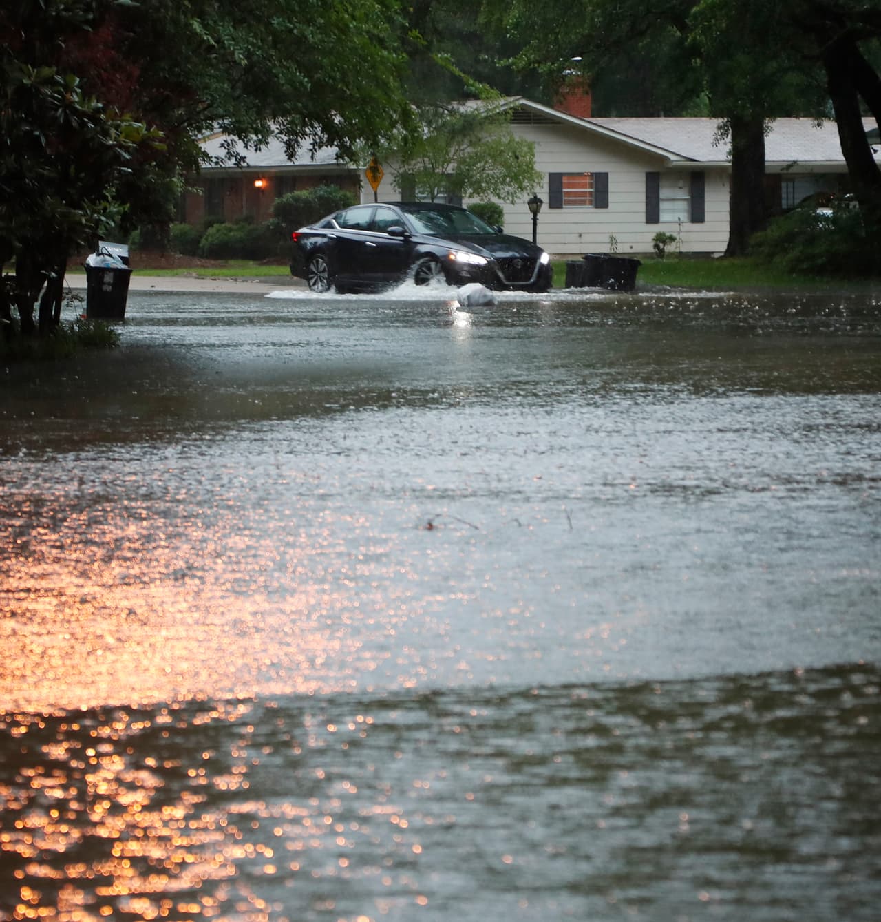 Según la Evaluación Nacional del Clima, desde principios de la década de 1990 hasta mediados de la década de 2010, los eventos de fuertes precipitaciones en el Medio Oeste aumentaron en un 37%. Esto podría ser una de las consecuencias del aumento en la temperatura del planeta causada por el cambio climático. En la fotografía las calles anegadas en Pearl, Missouri.