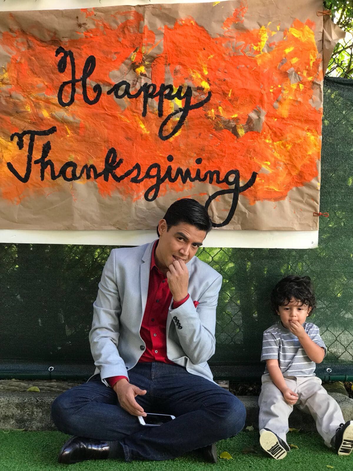Con esta simpática foto, Orlando Segura deseó un feliz Día de Acción de Gracias junto a su hijo Joshua.