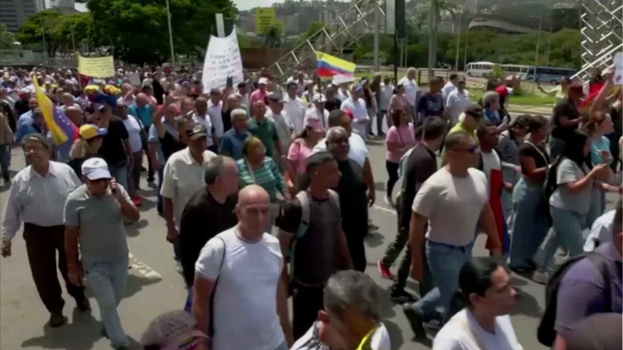 "Queremos a nuestra líder": manifestantes en Venezuela exigen que dejen entrar a María Corina Machado